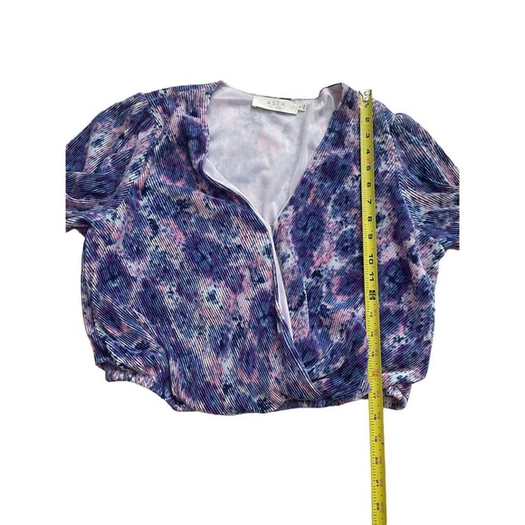 ASTR The Label Pleated Surplice Long Sleeve Top Size M - Picture 3 of 6